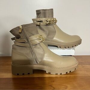 Jones NY Women's Chelsea Ankle Boots Size 9.5 Chunky Heel Booties Tan Chains JNY